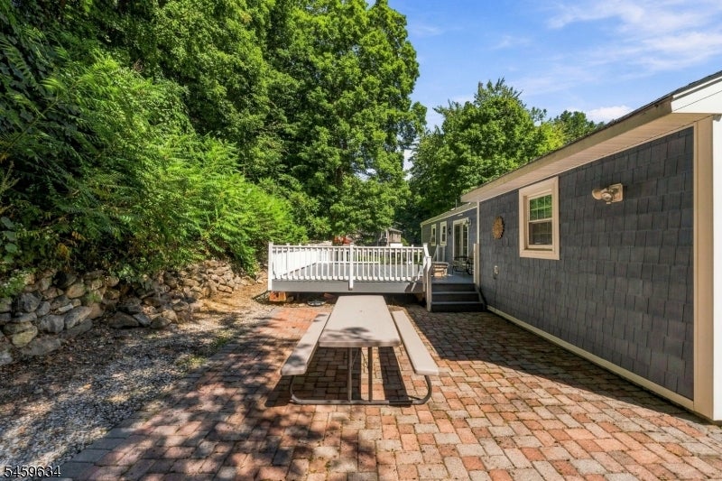 18 Fox Hollow Ct