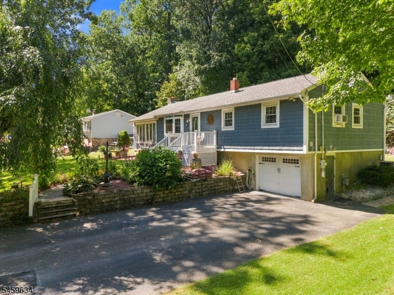 18 Fox Hollow Ct