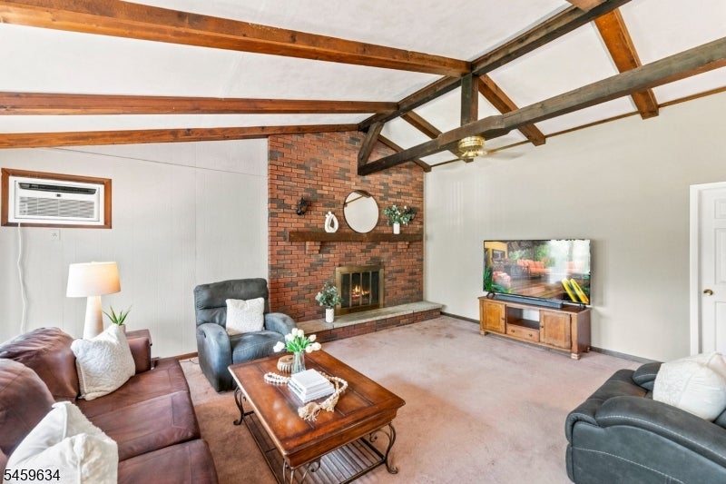 18 Fox Hollow Ct