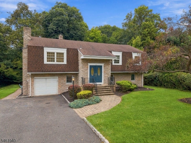 61 Geoffrey Way