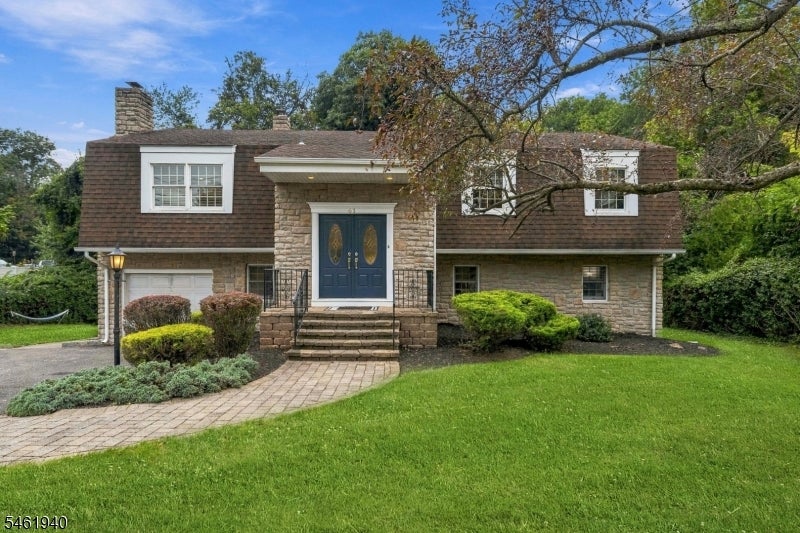 61 Geoffrey Way
