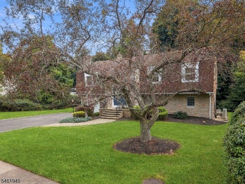 61 Geoffrey Way