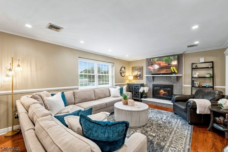 61 Geoffrey Way