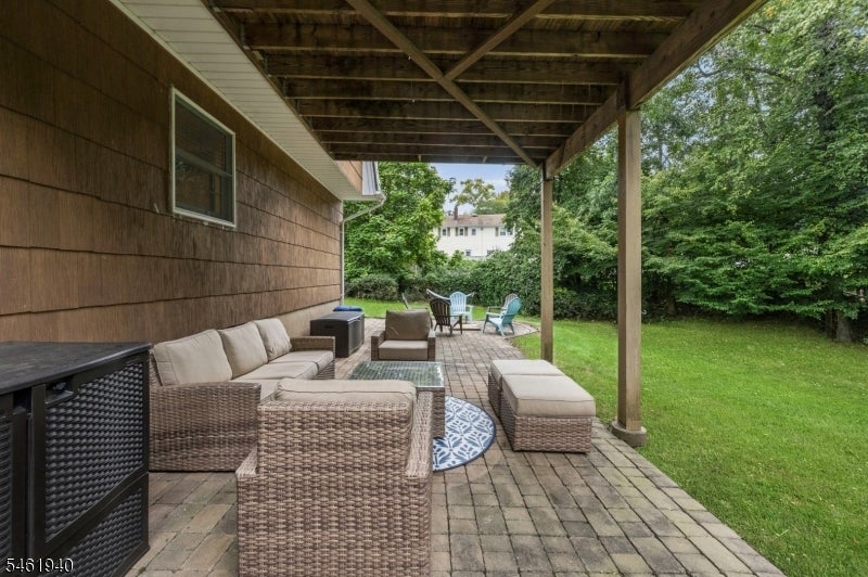 61 Geoffrey Way