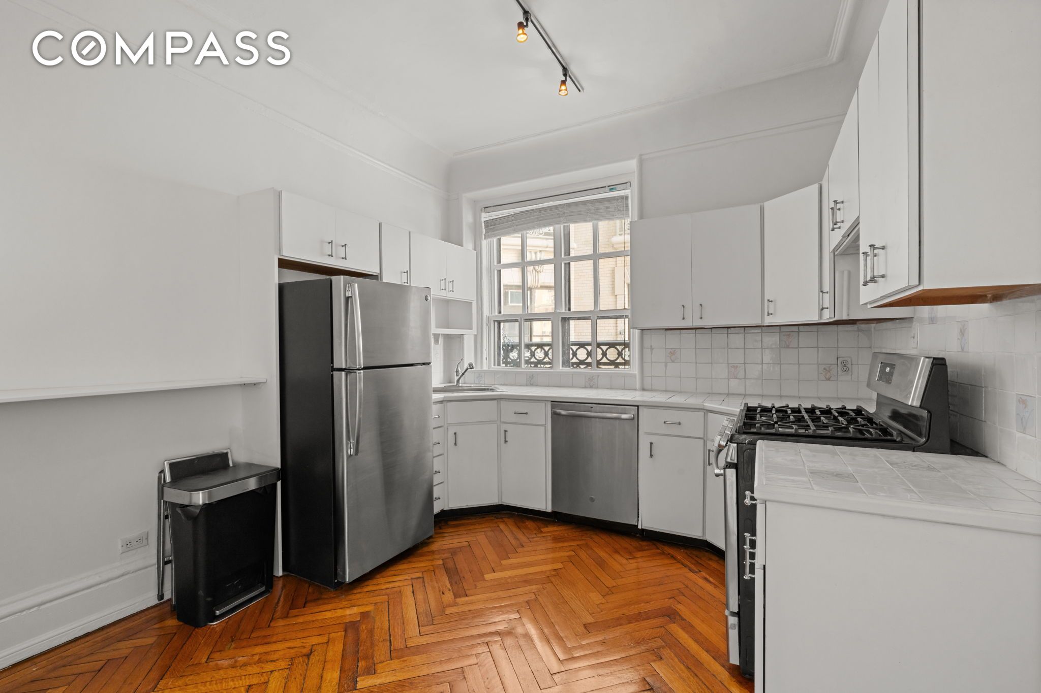 2109 Broadway 8137