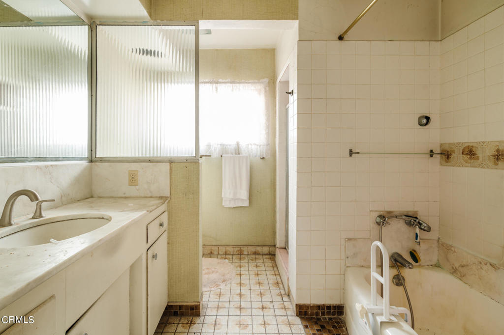 5207 Veronica Street