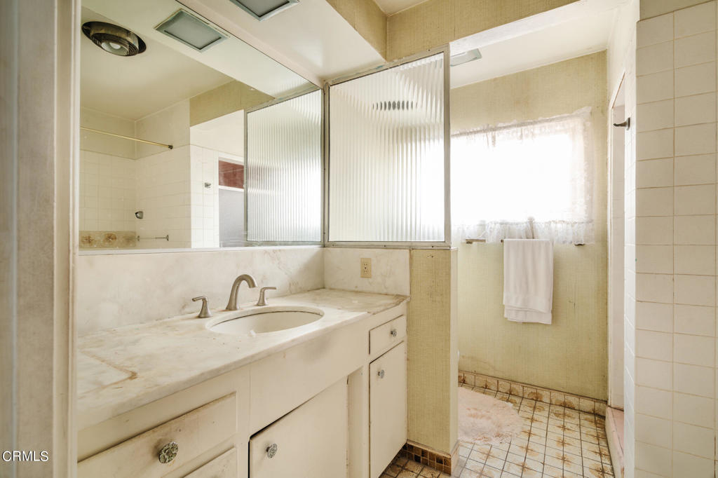 5207 Veronica Street