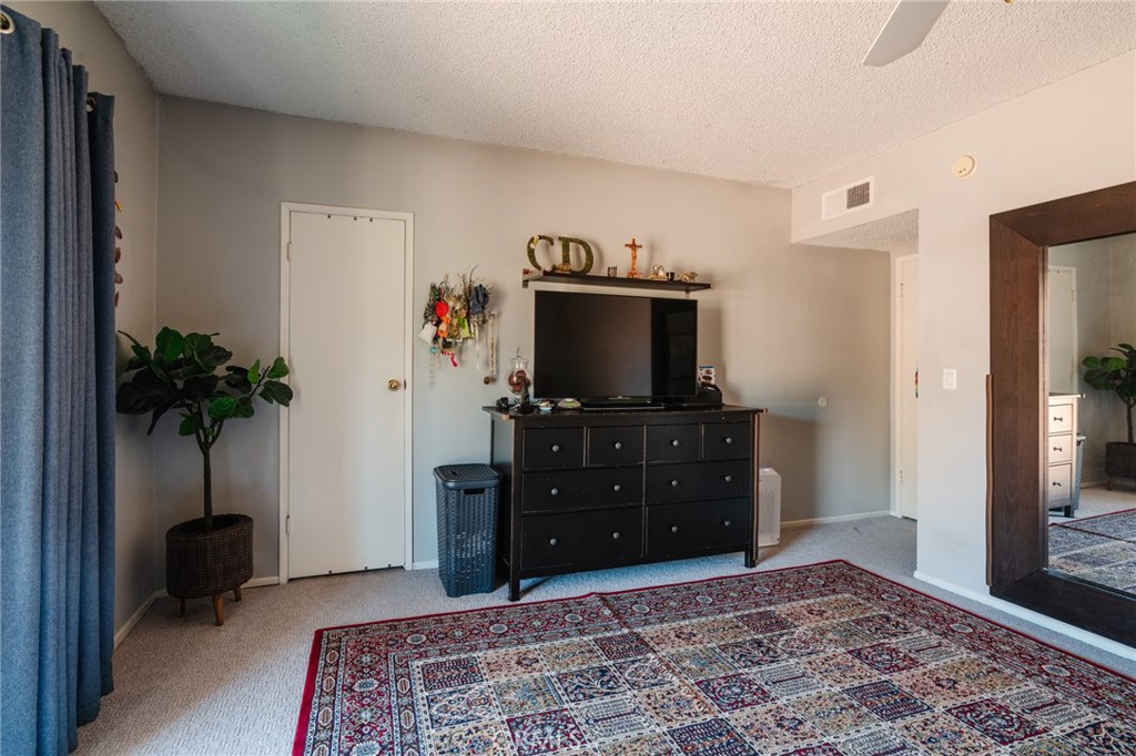 19545 Sherman Way Unit: 16