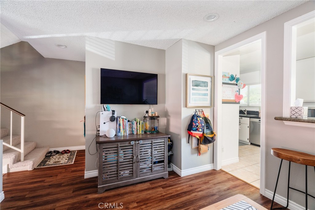 19545 Sherman Way Unit: 16
