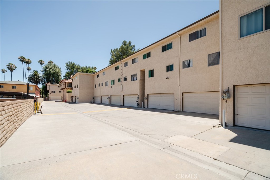 19545 Sherman Way Unit: 16