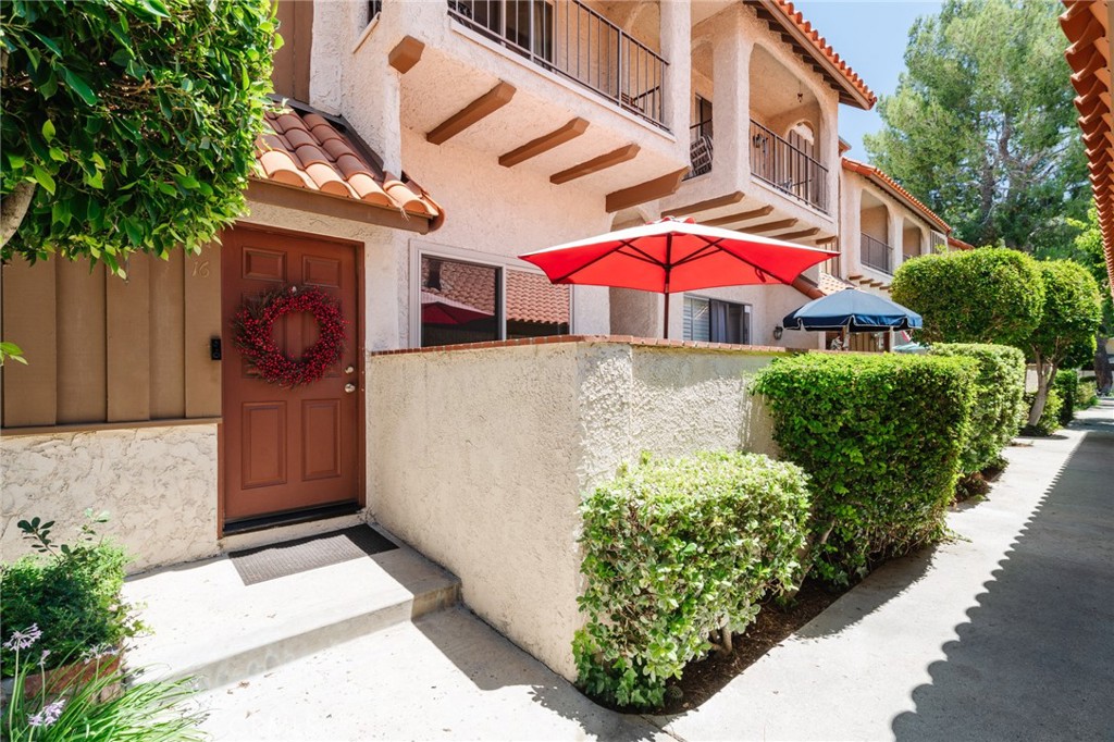 19545 Sherman Way Unit: 16