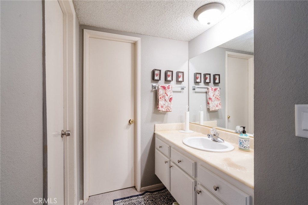 19545 Sherman Way Unit: 16