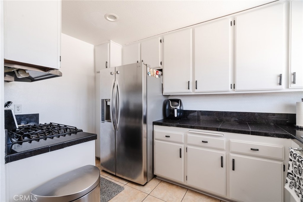 19545 Sherman Way Unit: 16