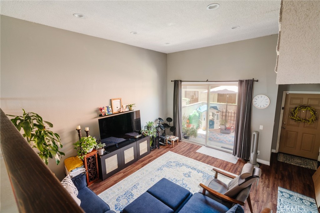 19545 Sherman Way Unit: 16