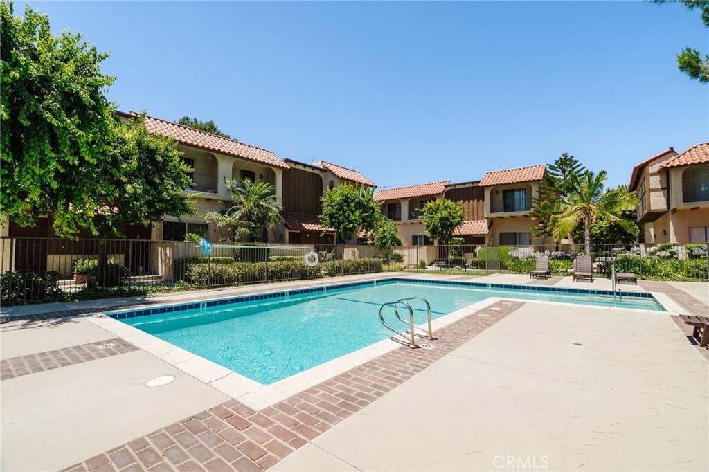19545 Sherman Way Unit: 16