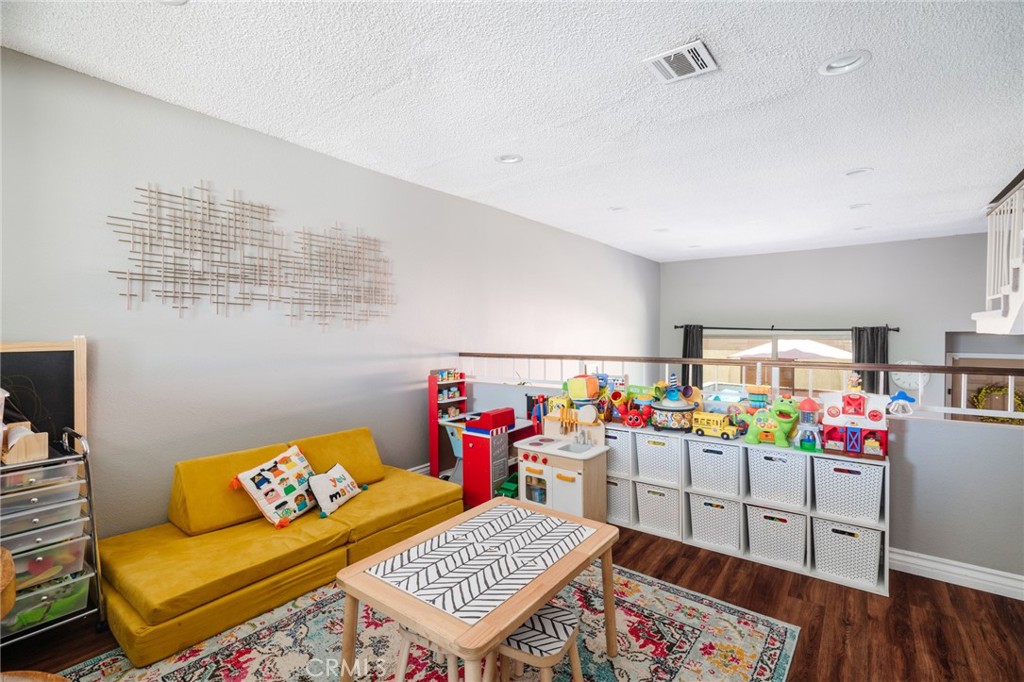 19545 Sherman Way Unit: 16