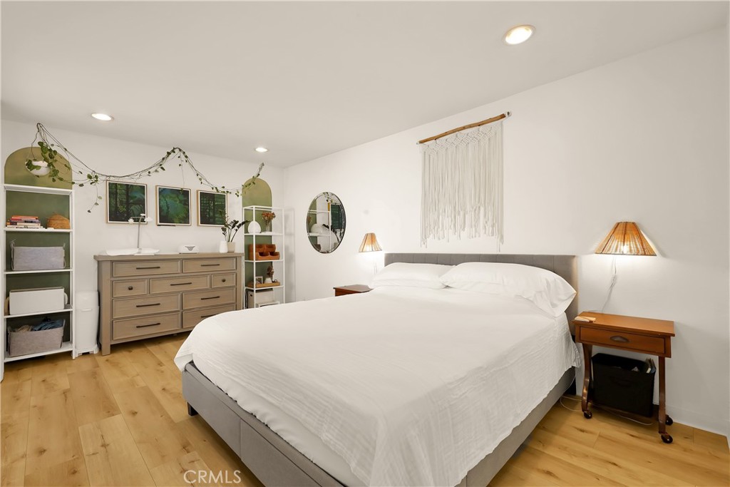 8544 De Soto Avenue Unit: 6