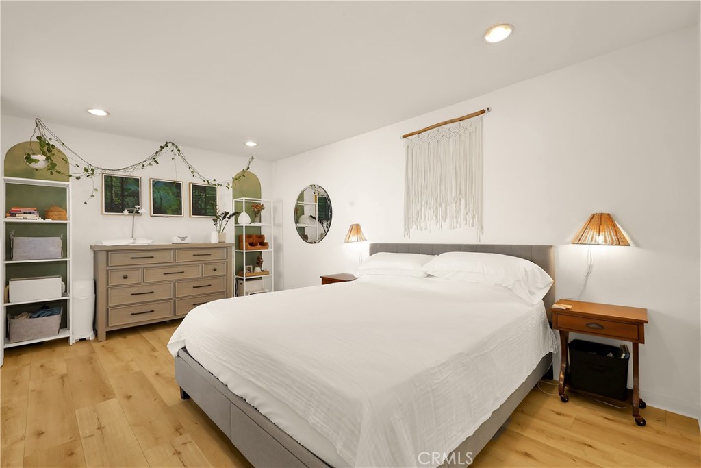 8544 De Soto Avenue Unit: 6