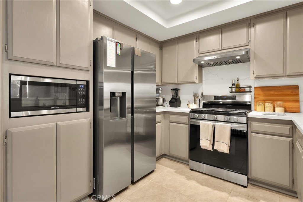 8544 De Soto Avenue Unit: 6