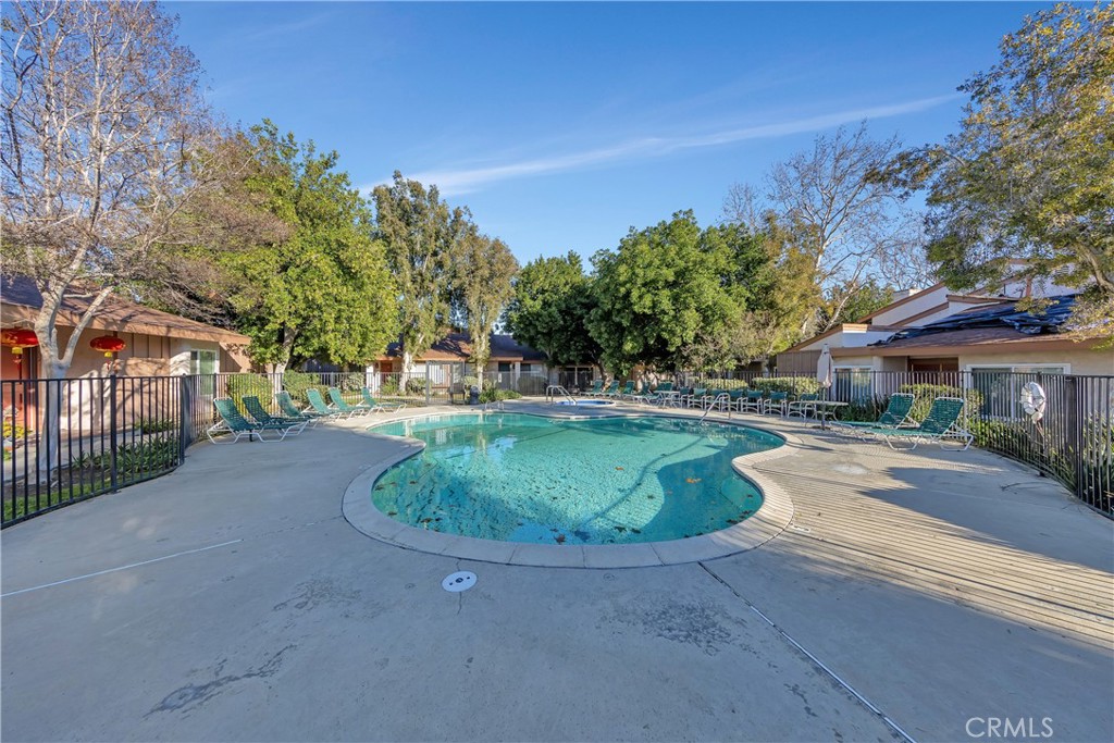 8544 De Soto Avenue Unit: 6