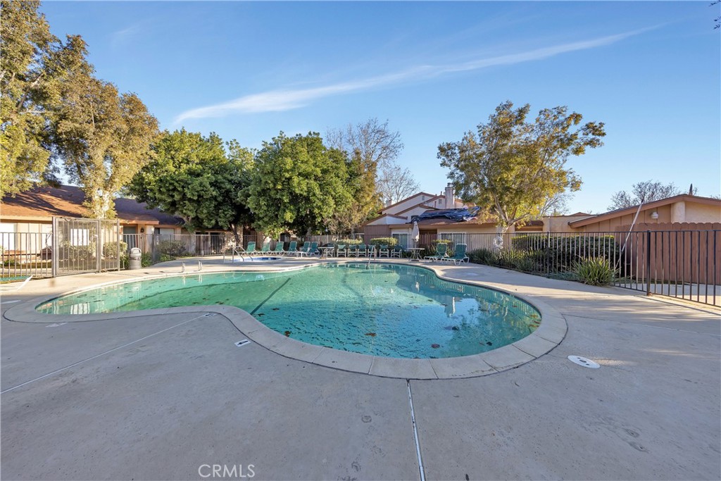 8544 De Soto Avenue Unit: 6