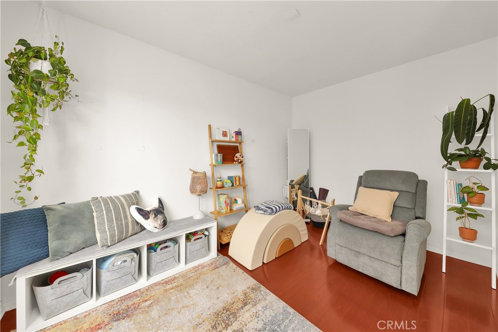 8544 De Soto Avenue Unit: 6