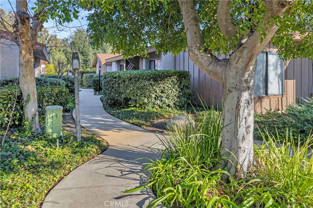 8544 De Soto Avenue Unit: 6