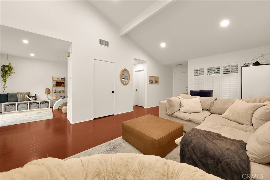 8544 De Soto Avenue Unit: 6