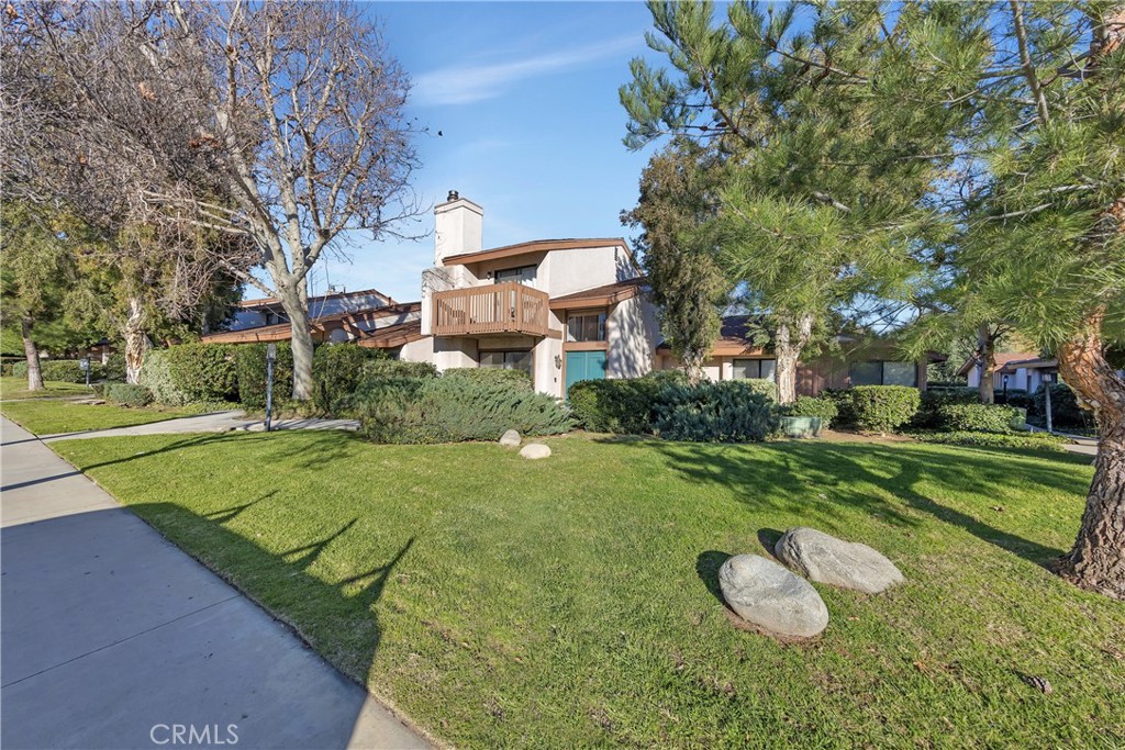 8544 De Soto Avenue Unit: 6