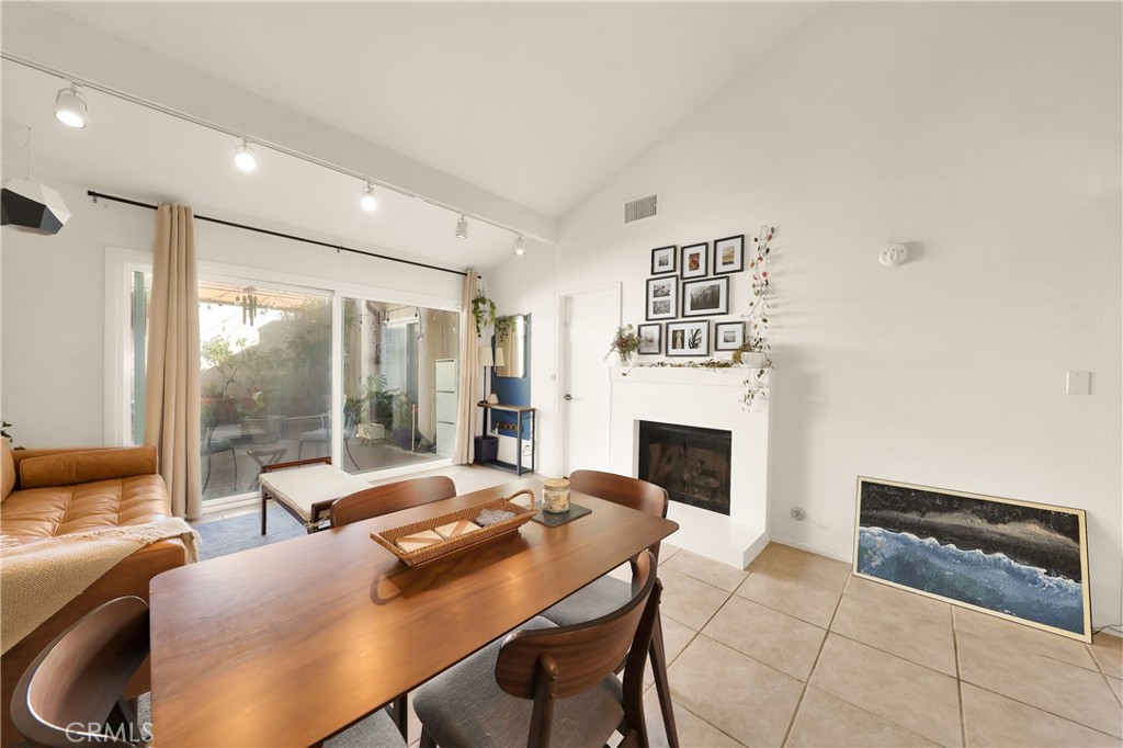 8544 De Soto Avenue Unit: 6