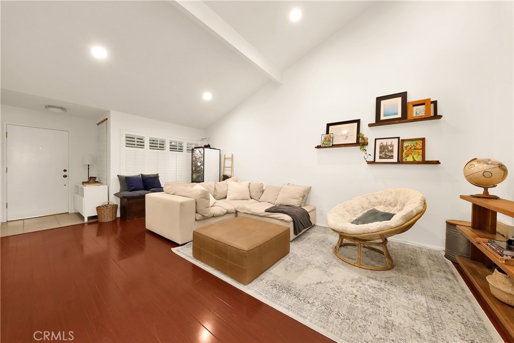 8544 De Soto Avenue Unit: 6