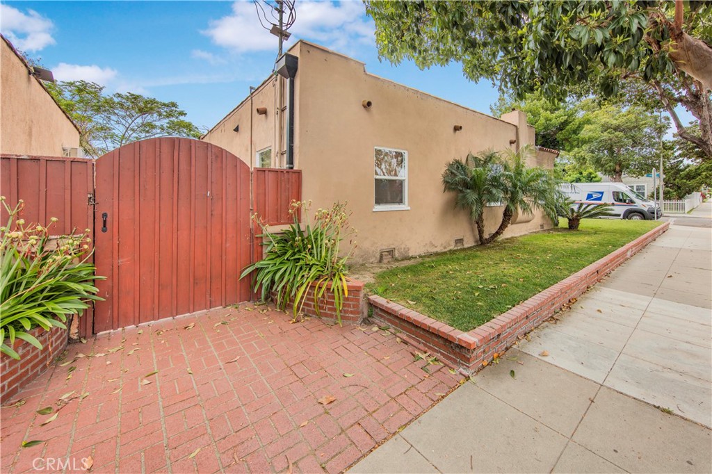 5598 Lemon Avenue