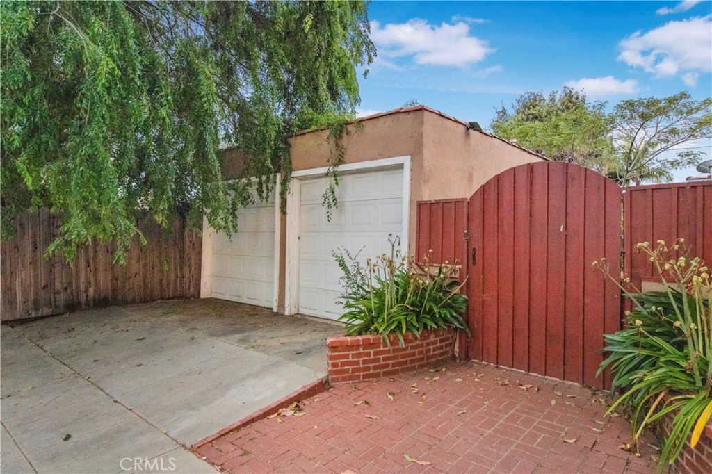 5598 Lemon Avenue