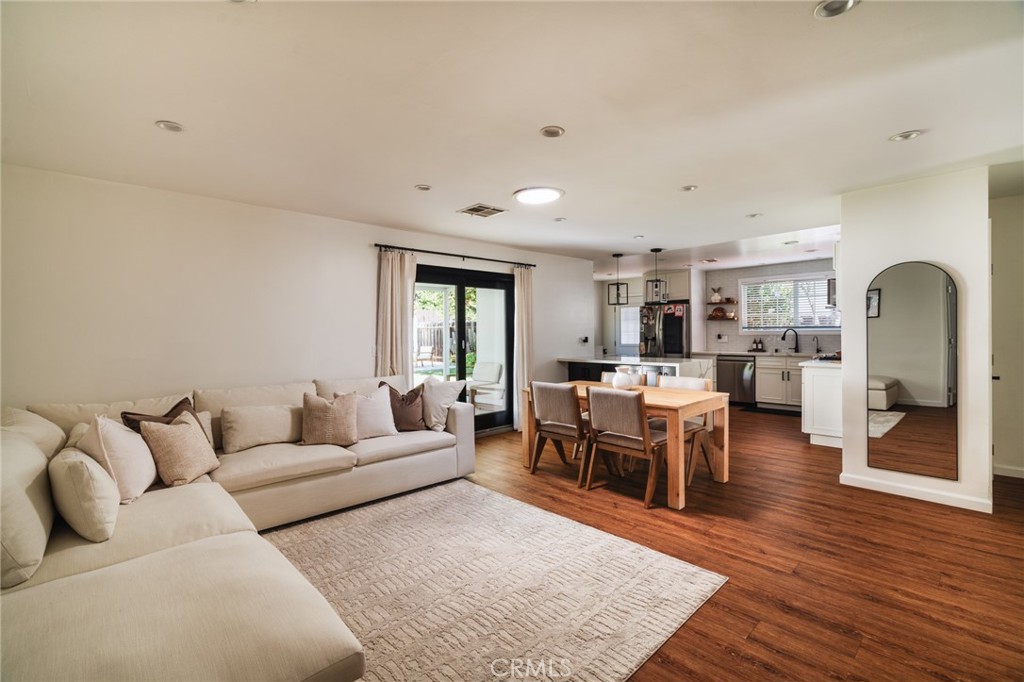 6823 Sale Avenue