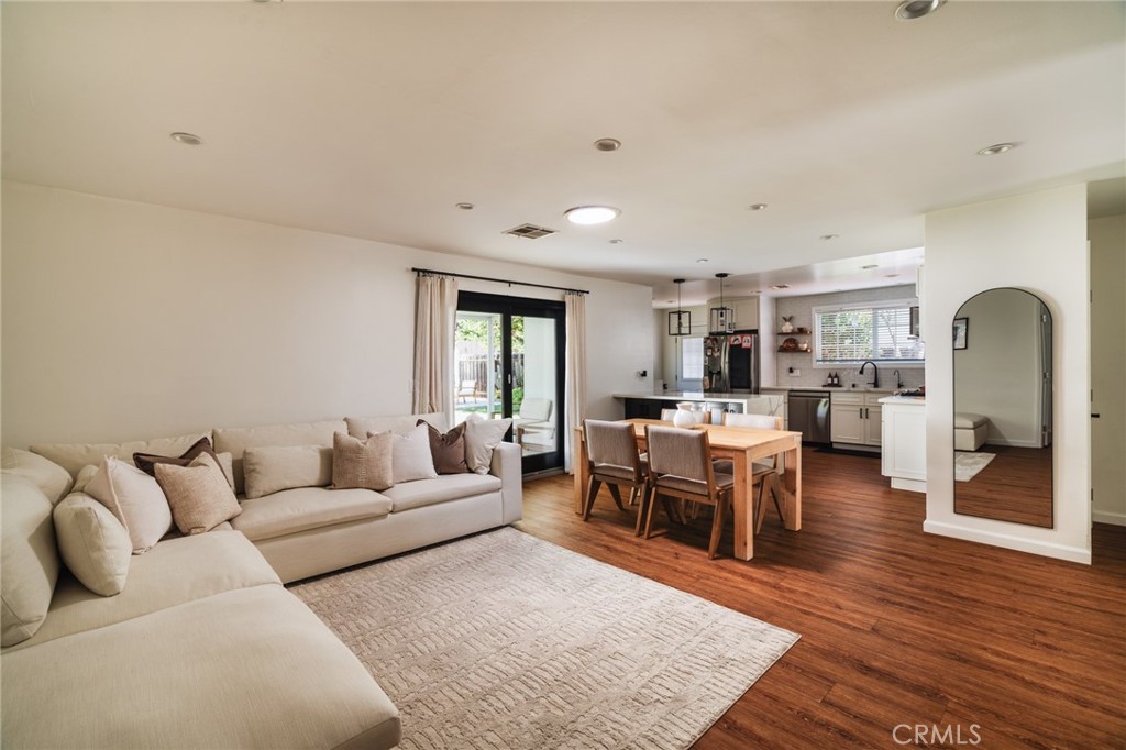 6823 Sale Avenue