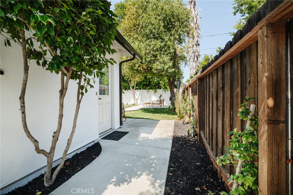 6823 Sale Avenue