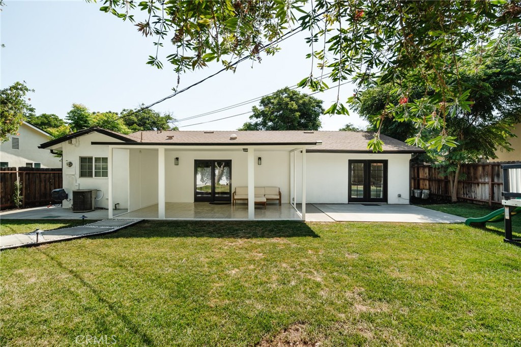 6823 Sale Avenue