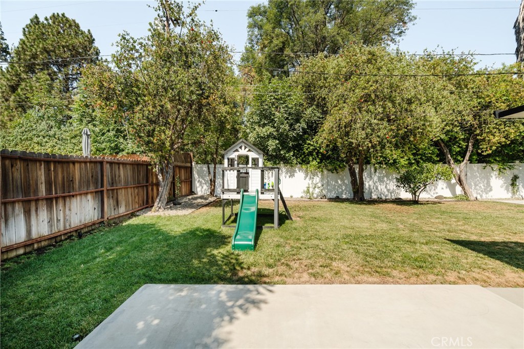 6823 Sale Avenue
