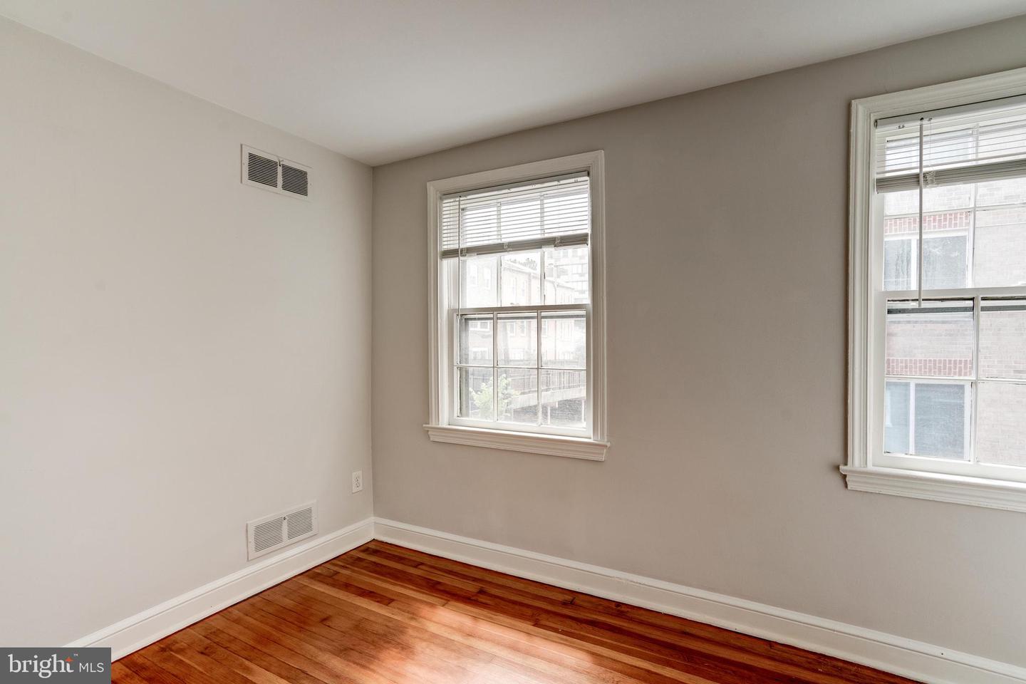 7 Snows Ct NW