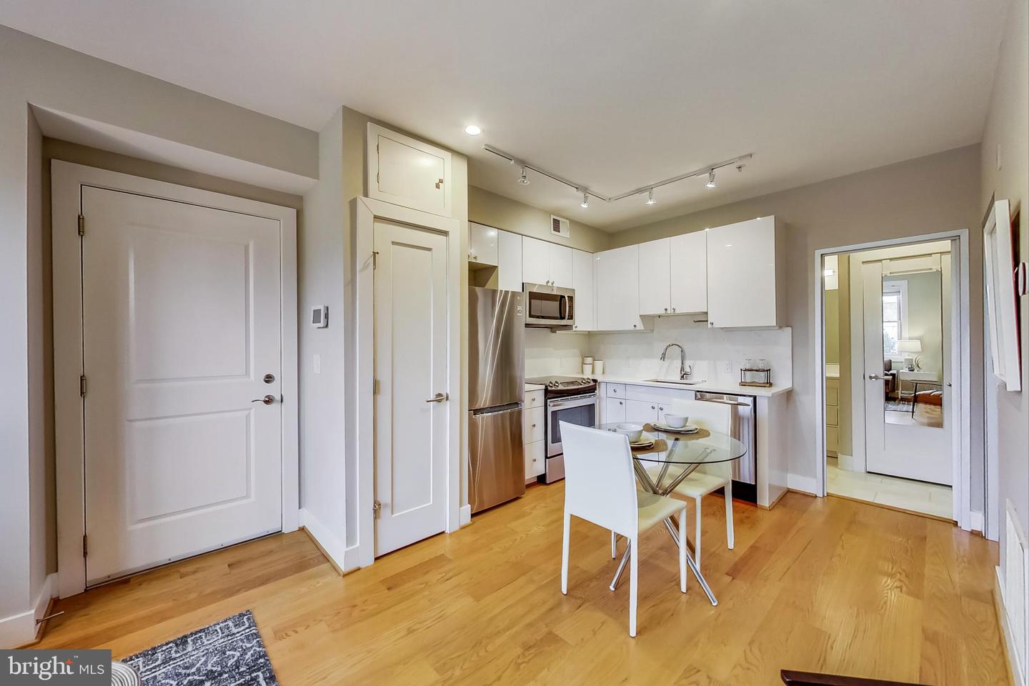 1209 G St SE #9