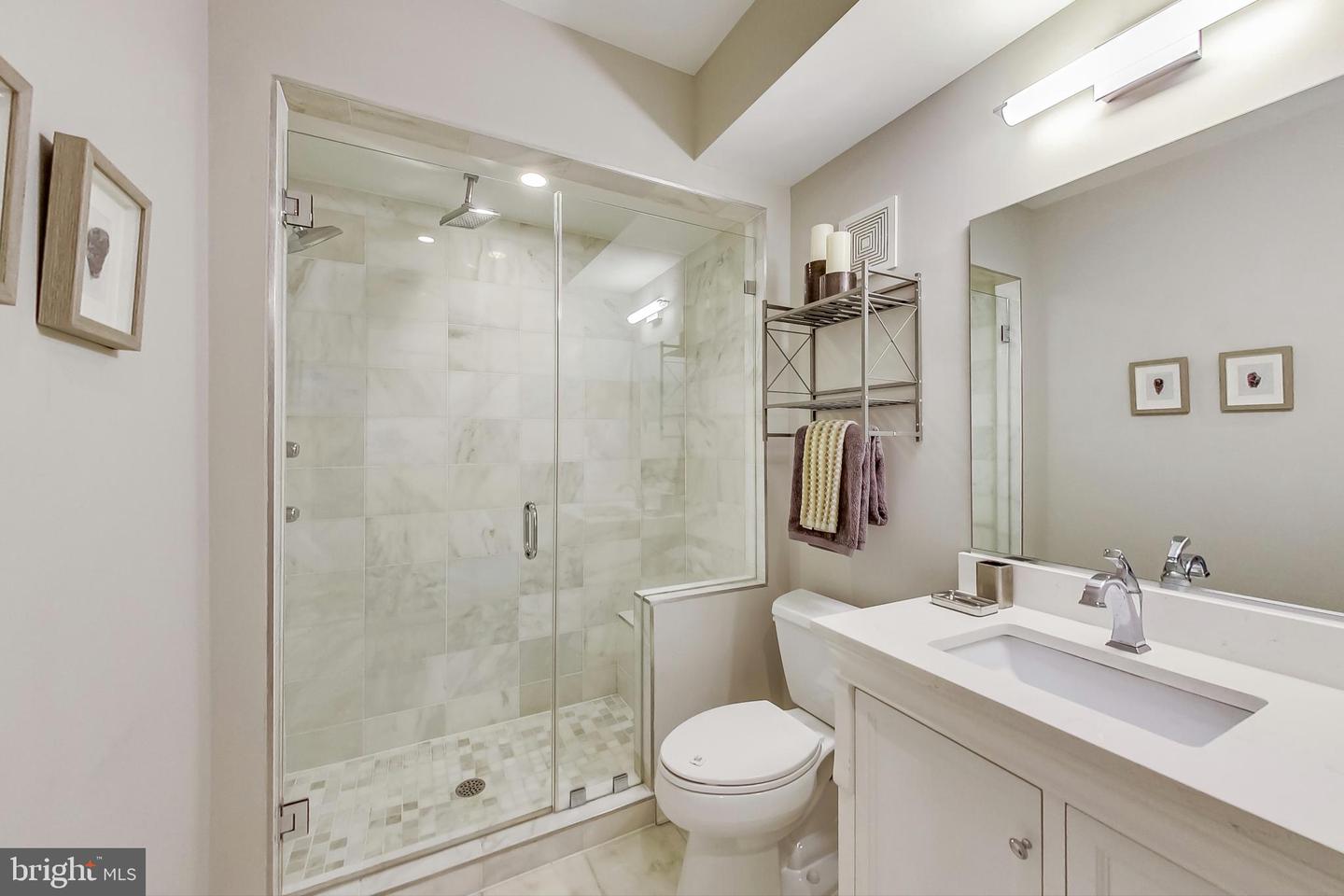 1209 G St SE #9