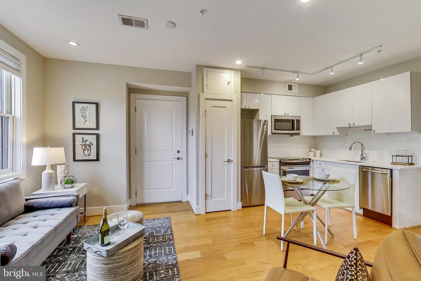 1209 G St SE #9