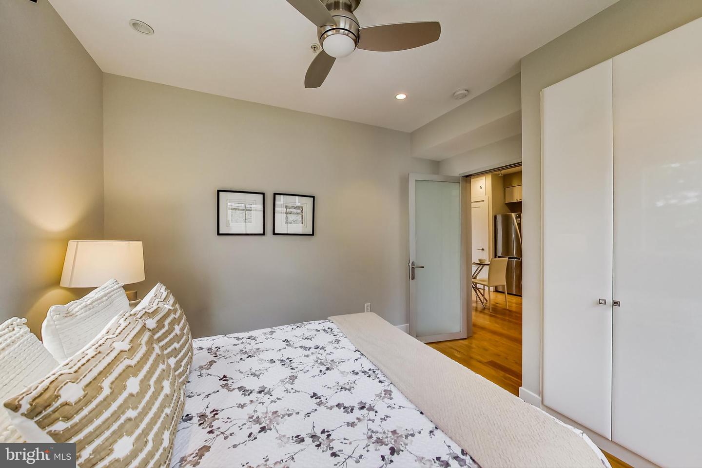 1209 G St SE #9