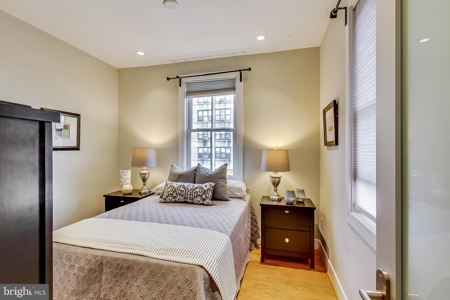 1209 G St SE #9