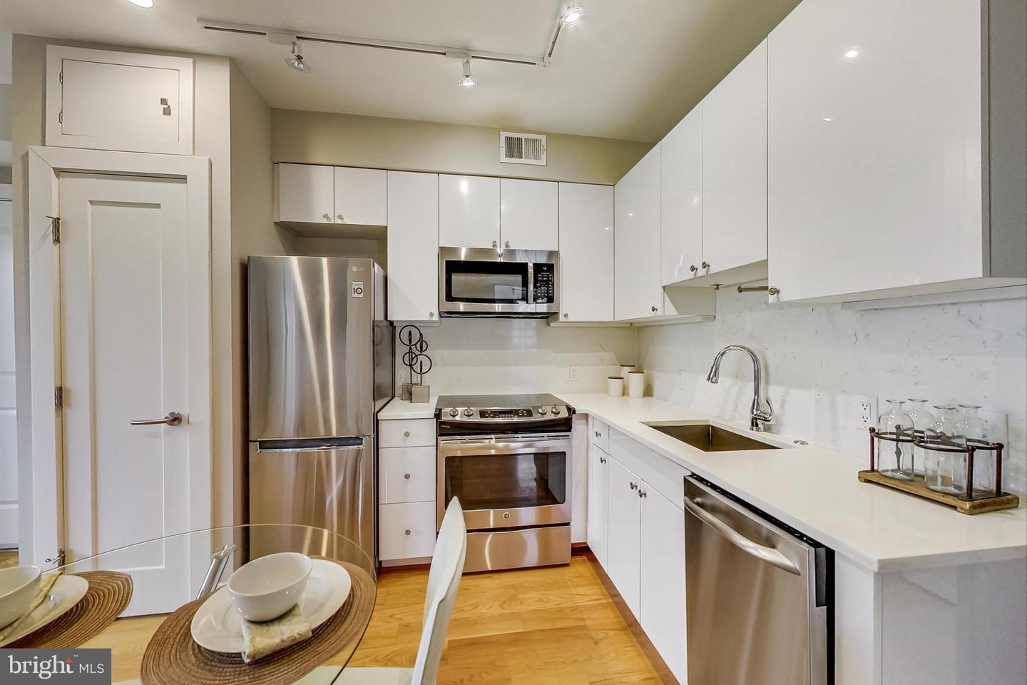 1209 G St SE #9