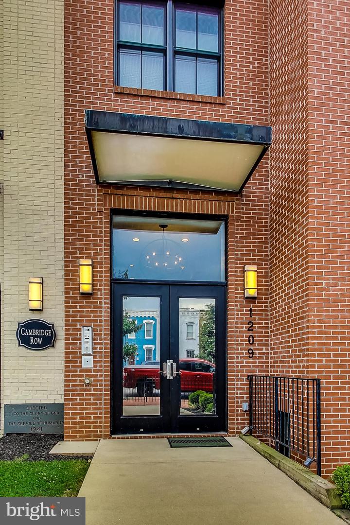1209 G St SE #9