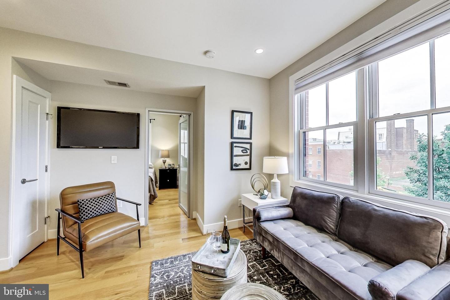 1209 G St SE #9