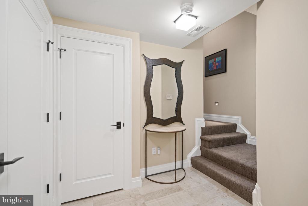 7301 BANNOCKBURN RIDGE COURT