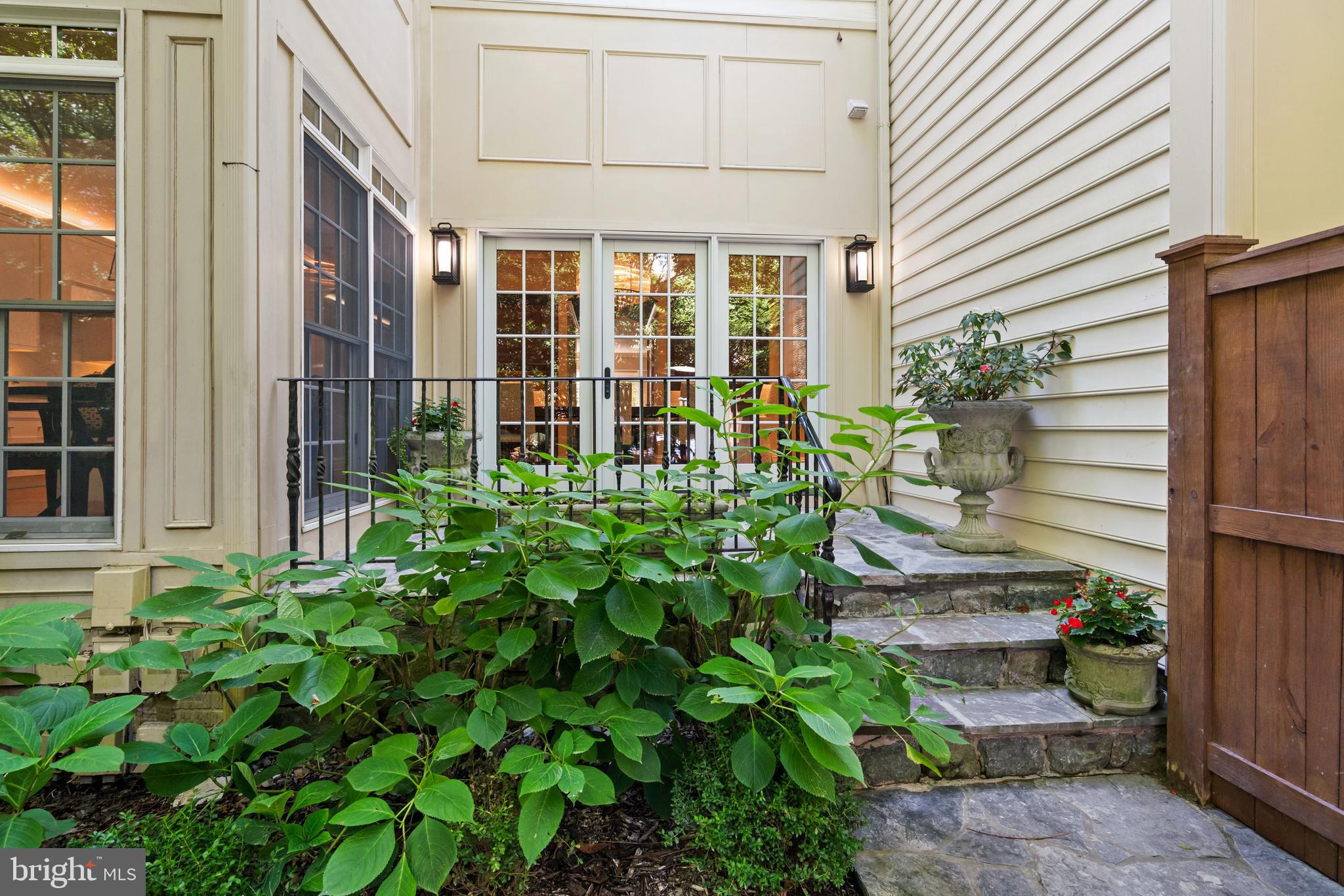 7301 BANNOCKBURN RIDGE COURT