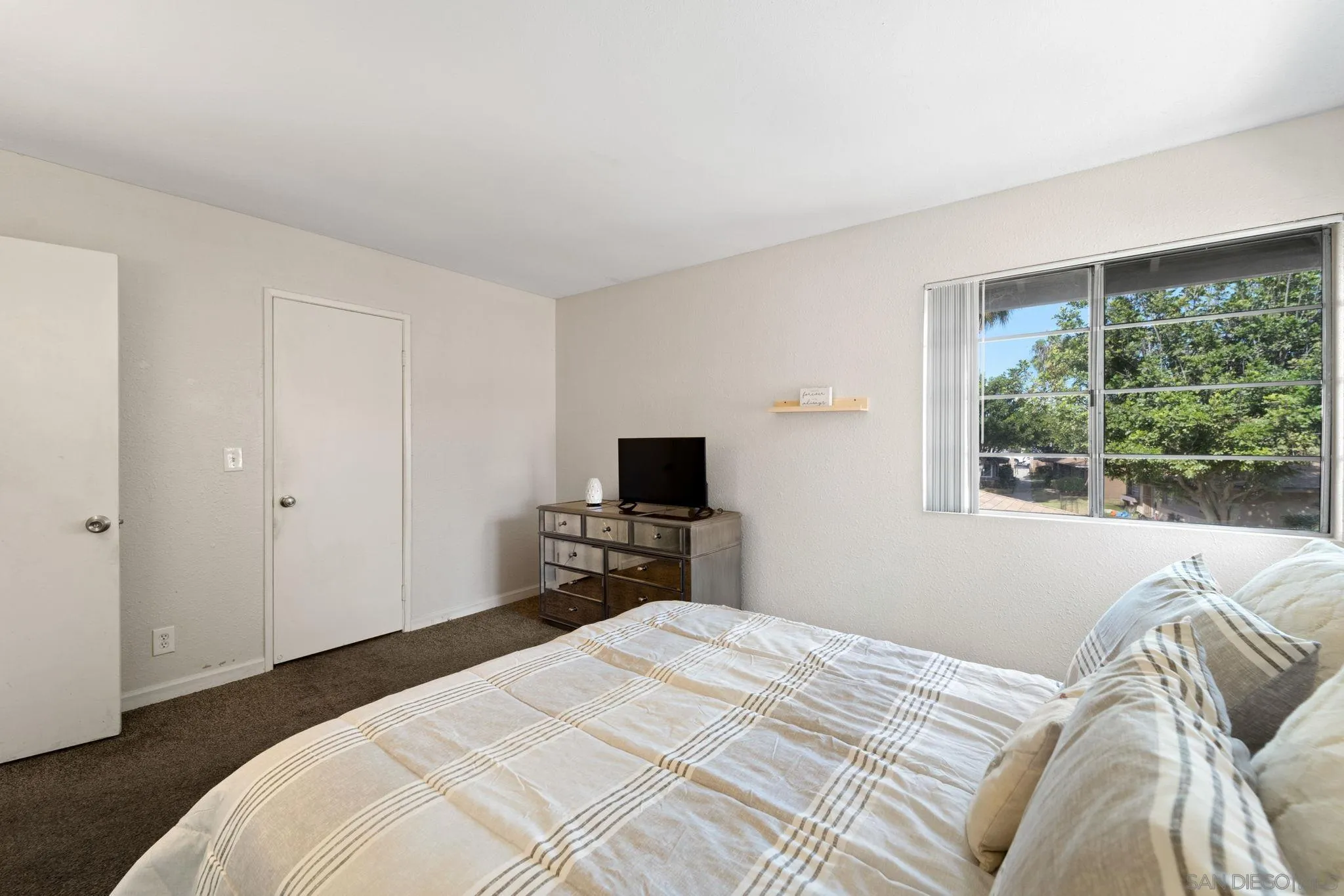 1322 W San Ysidro Blvd Unit B